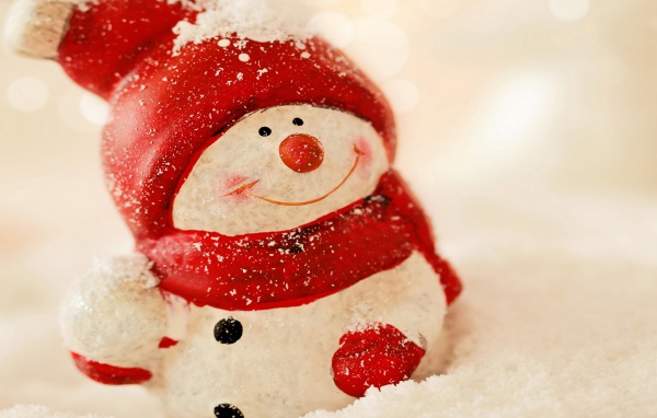 Игрушка снеговик в красной шапке на новый год 2018