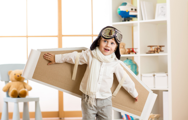 Маленький мальчик будущий летчик