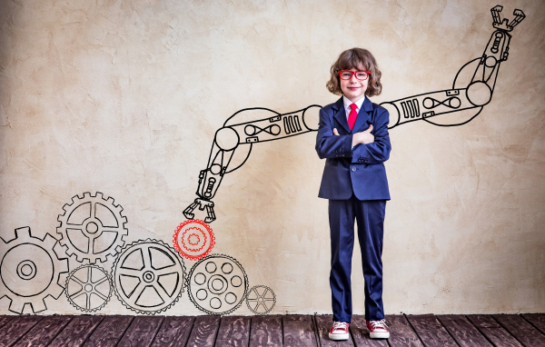 Маленький мальчик будущий ученый в костюме и очках