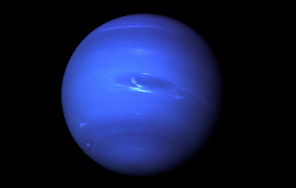 Голубая планета Нептун на черном фоне 