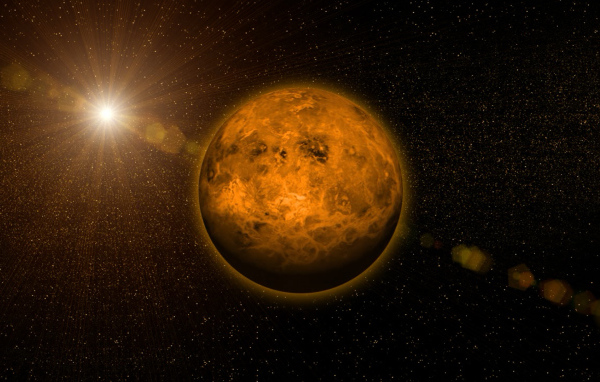 Планета Венера в свете Солнца 