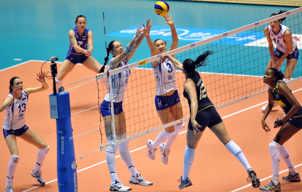 Женский волейбол. Команда Россия-Бразилия 