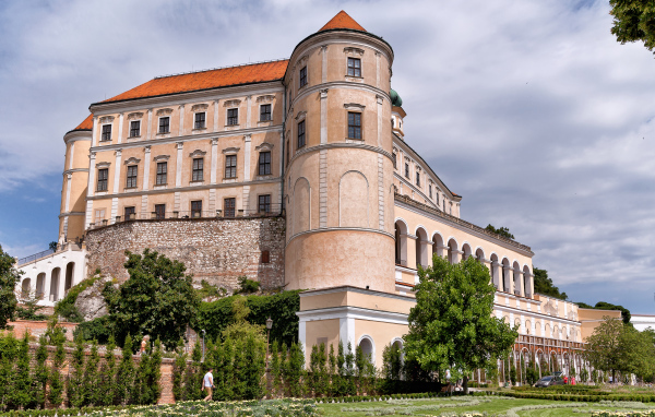 Красивый замок Дитрихштейнов, Микулов. Чехия