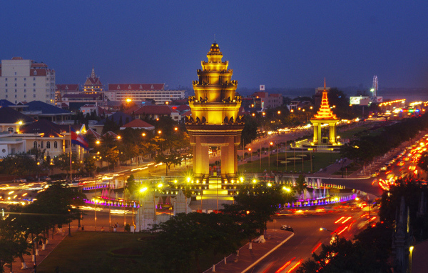 Вечерняя панорама города Пномпень - столица Камбоджи 