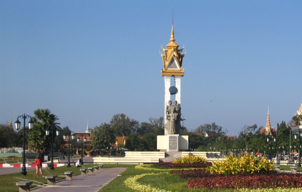 Монумент дружбы Камбоджи и Вьетнама в городе Пномпень 
