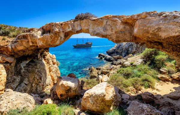 Красивый город курорт Айя-Напа, Кипр 