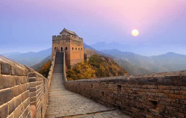 Великая китайская стена на восходе солнца 