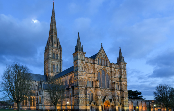 Солсберийский собор под голубым небом, Англия