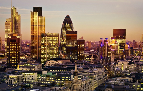 Небоскребы ночного города Лондон, Англия