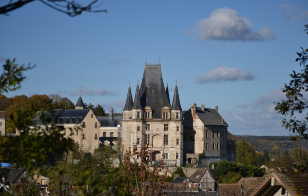 Вид на старинный замок Гайон, Франция