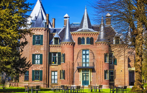 Замок Kasteel Keukenhof в Лиссе, Нидерланды 