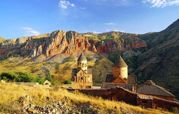 Старинная церковь в горах Нораванк, Армения
