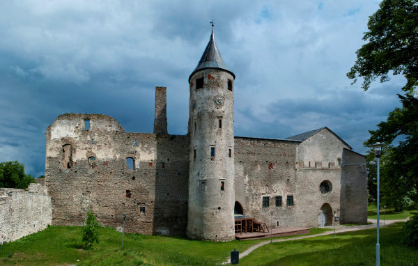 Руины старинного  Гапсальского замка, Эстония