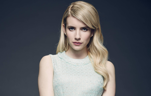 Актриса блондинка Эмма Робертс 