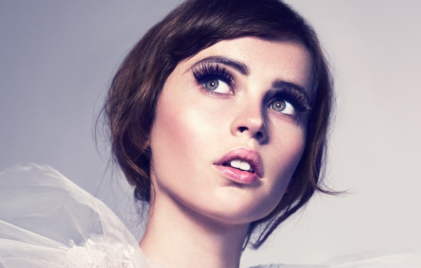 Актриса с выразительными глазами Фелисити Джонс 