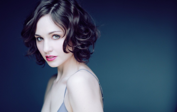 Красивая нежная девушка актриса  Таппенс Мидлтон