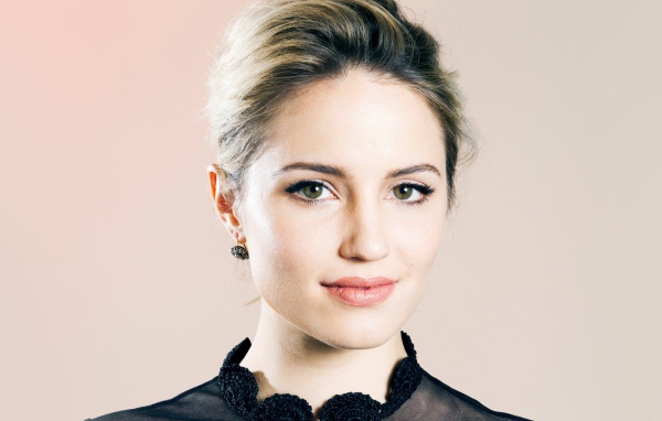 Красивая девушка актриса Дианна Агрон 