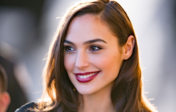 Очаровательная кареглазая брюнетка актриса Галь Гадот