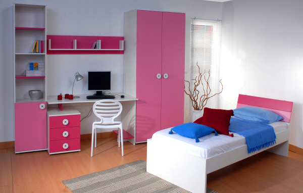 Детская спальная комната в нежном розовом цвете