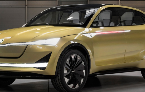 Новый электромобиль  Skoda Vision E в гараже
