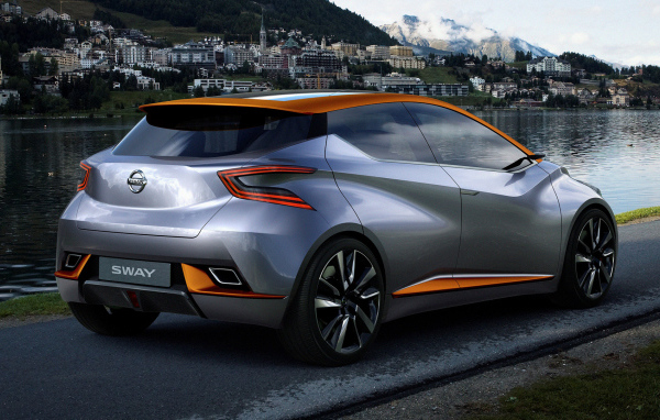 Серебристый электромобиль Nissan Sway 