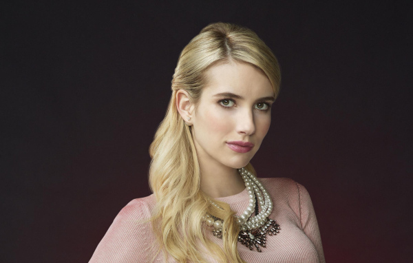 Стильная молодая актриса Эмма Робертс 