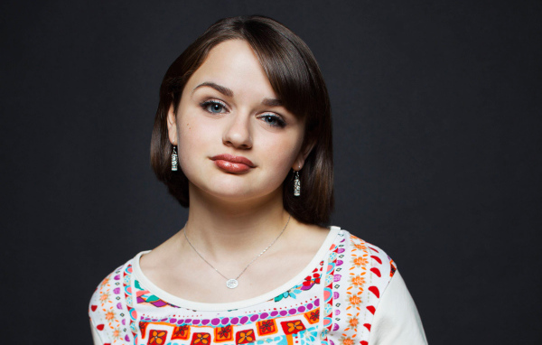 Милая молодая актриса Джои Кинг