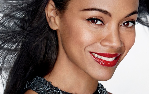 Обворожительная улыбка актрисы Зои Салдана 