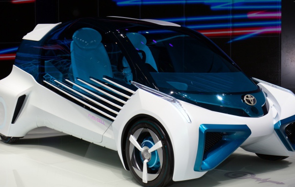 Необычный электромобиль Toyota FCV Plus