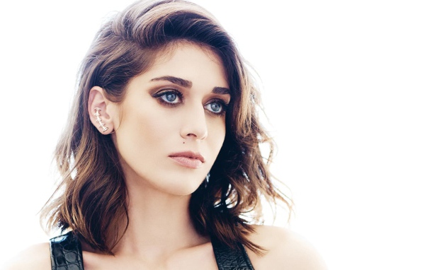 Молодая актриса брюнетка Лиззи Каплан 