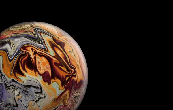 Разноцветный 3д шар на черном фоне