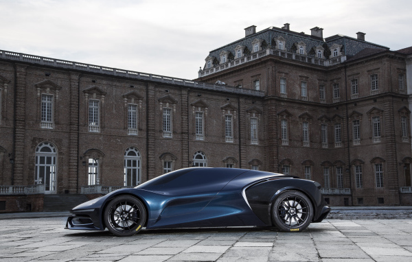 Черный спортивный автомобиль IED Syrma, вид сбоку