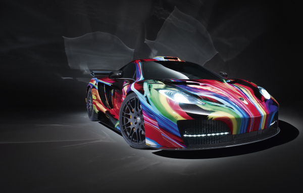 Спортивный автомобиль Hamann MemoR с разноцветной графикой