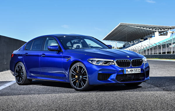 Новый автомобиль BMW M5, 2018 цвет синий металлик