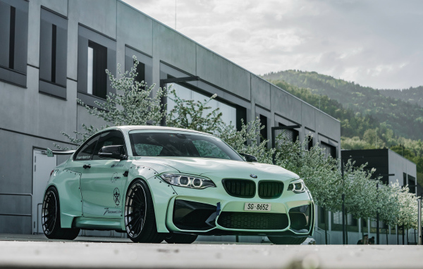 Спортивный автомобиль BMW M2 2018