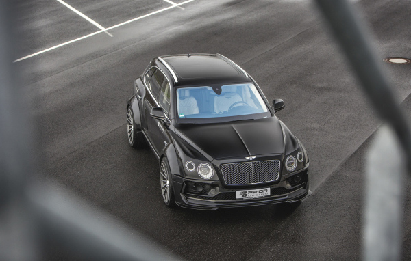 Черный кроссовер Bentley Bentayga, 2018