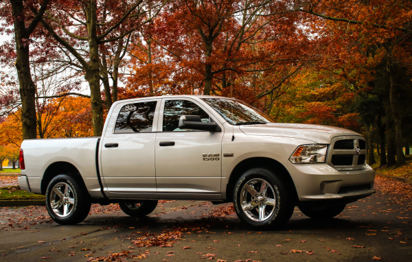 Автомобиль пикап Dodge Ram 1500