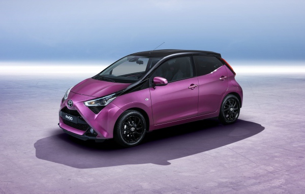 Маленький электрический автомобиль Hyundai Kona, 2019