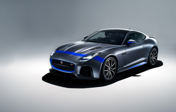 Автомобиль Jaguar F Type SVR Graphic Pack Coupe 2018 на сером фоне