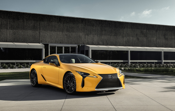 Желтый автомобиль Lexus LC 500 Inspiration Concept, 2019