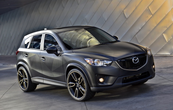 Стильный серебристый внедорожник Mazda CX-5