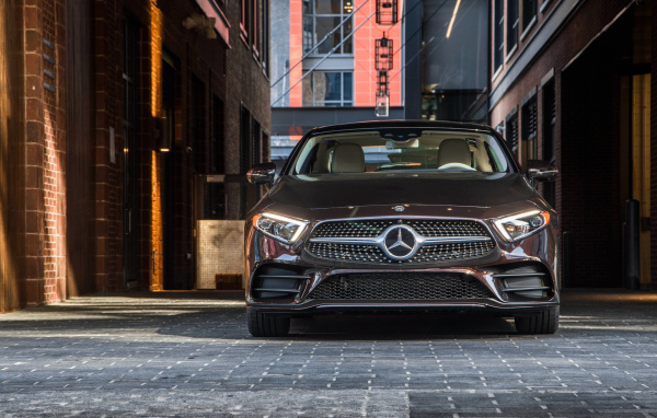Автомобиль  Mercedes-Benz CLS 450, 2019 года вид спереди