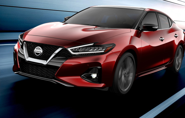 Красный стильный автомобиль  Nissan Maxima, 2019