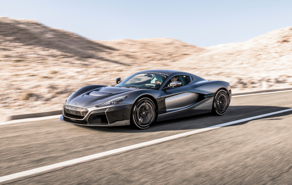 Быстрый черный автомобиль  Rimac C Two Geneva 2018