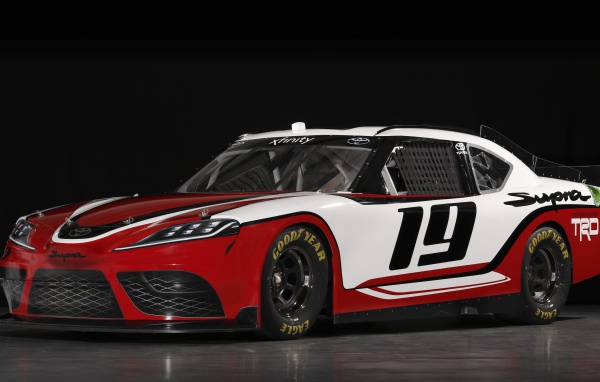 Гоночный автомобиль Toyota Supra, 2019