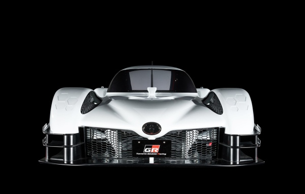 Белый спортивный автомобиль  Toyota GR Super Sport Concept, 2018 вид спереди