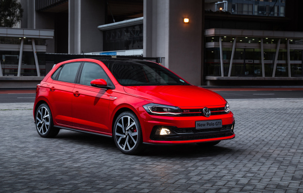 Красный Volkswagen Polo GTI 2018