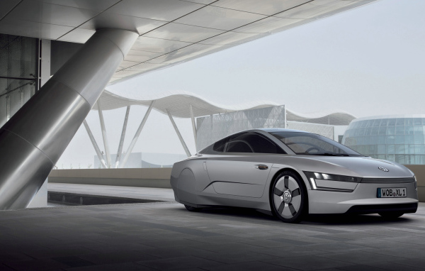 Серебристый Volkswagen XL1 Concept 2018 года