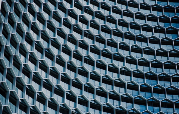 Решетки на окнах фасада