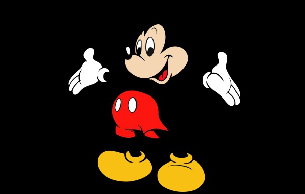 Популярный герой мультфильмов Микки Маус на черном фоне